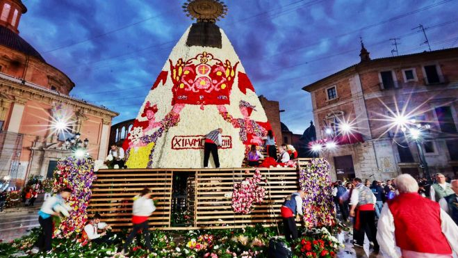 Mantell de la Verge durant l'Ofrena de les Falles de València. Imatge: Junta Central Fallera